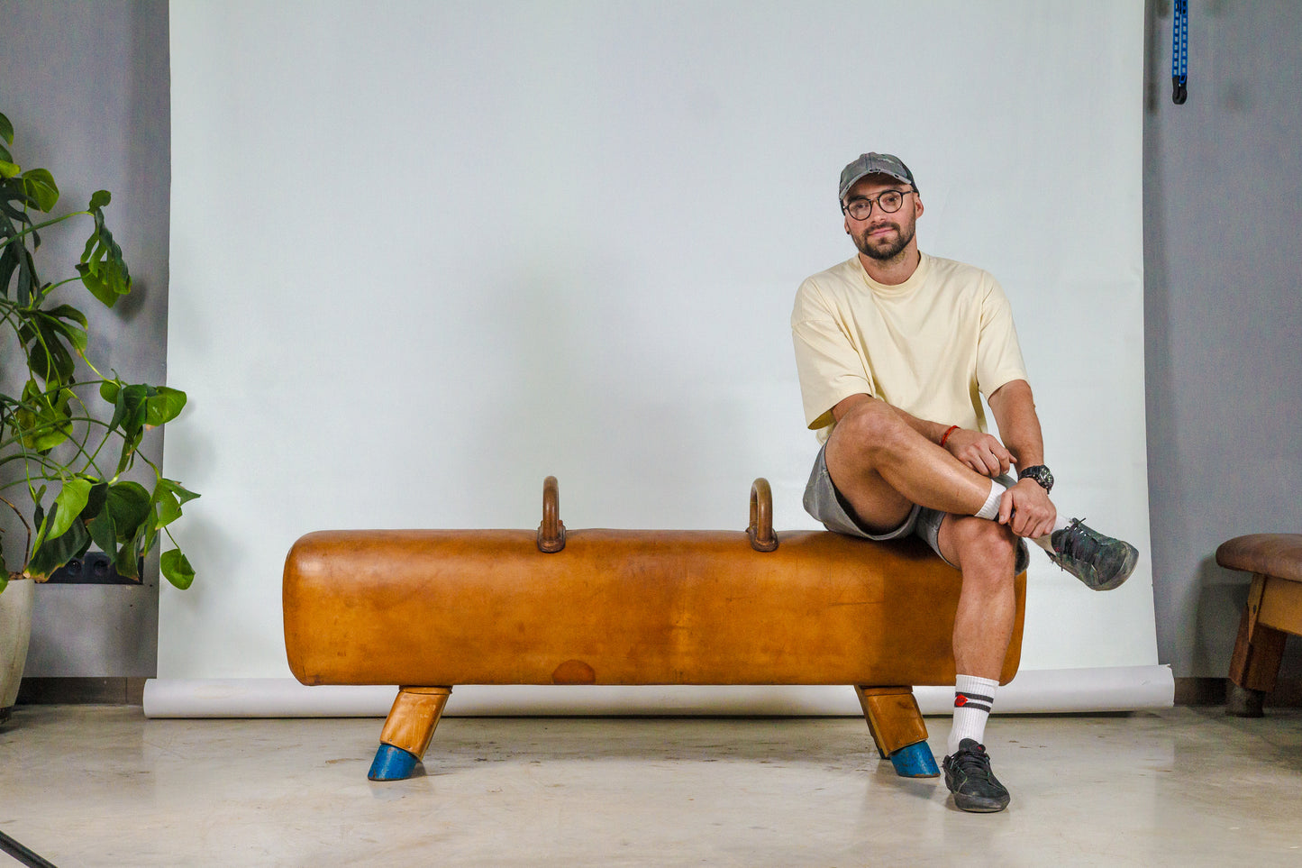 Vintage 1930s Leather Gym Bench with handels – Restored Pommel Horse from Czechoslovakia