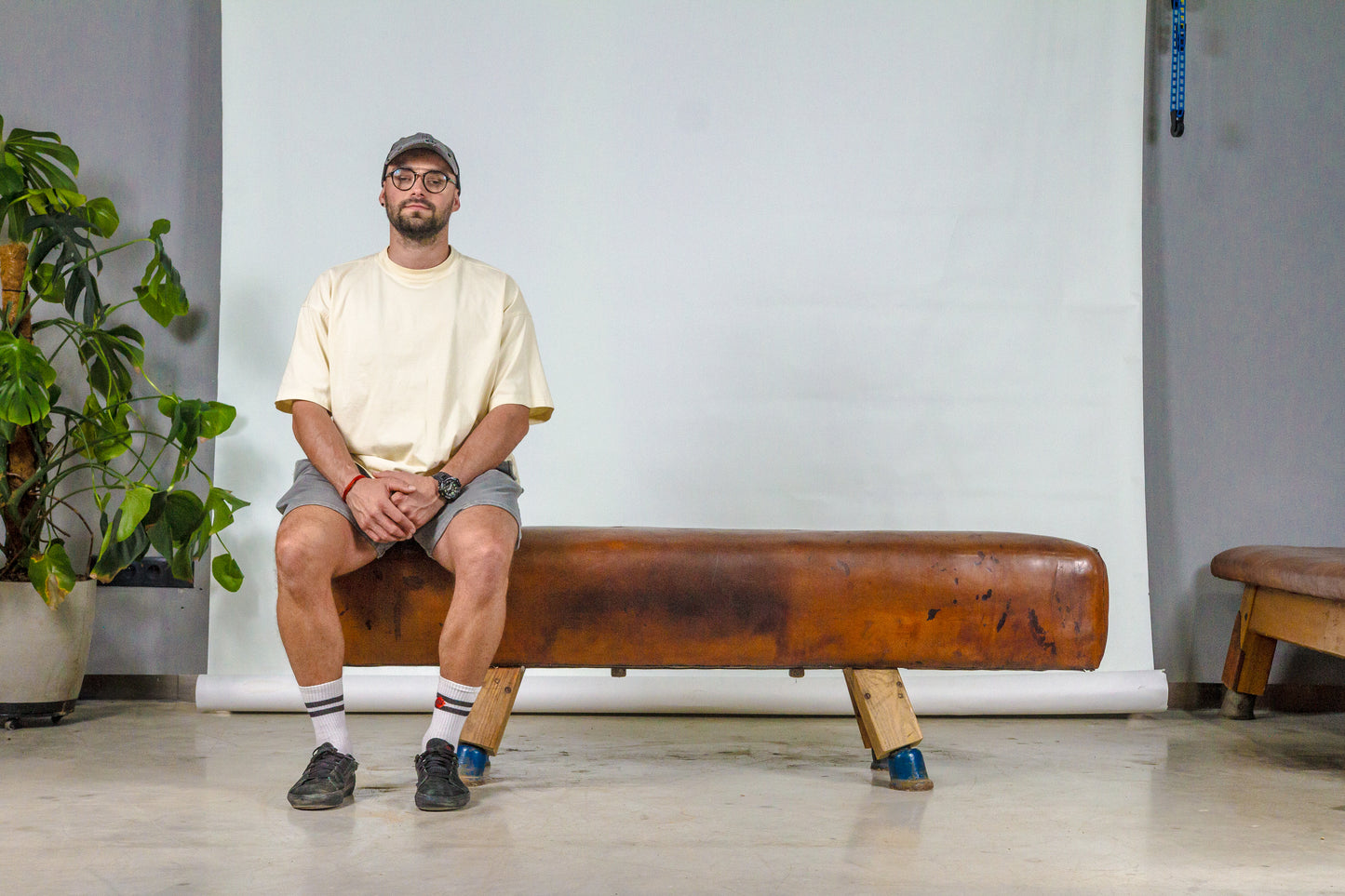 Vintage 1930s Leather Gym Bench with handels – Restored Pommel Horse from Czechoslovakia