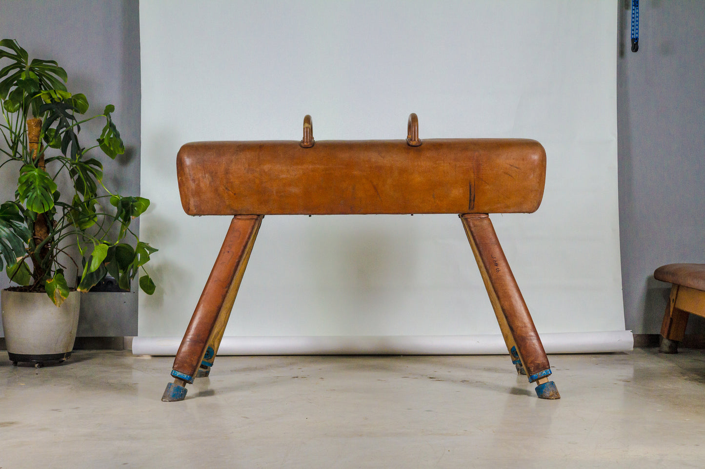 Vintage 1930s Leather Gym Bench with handels – Restored Pommel Horse from Czechoslovakia