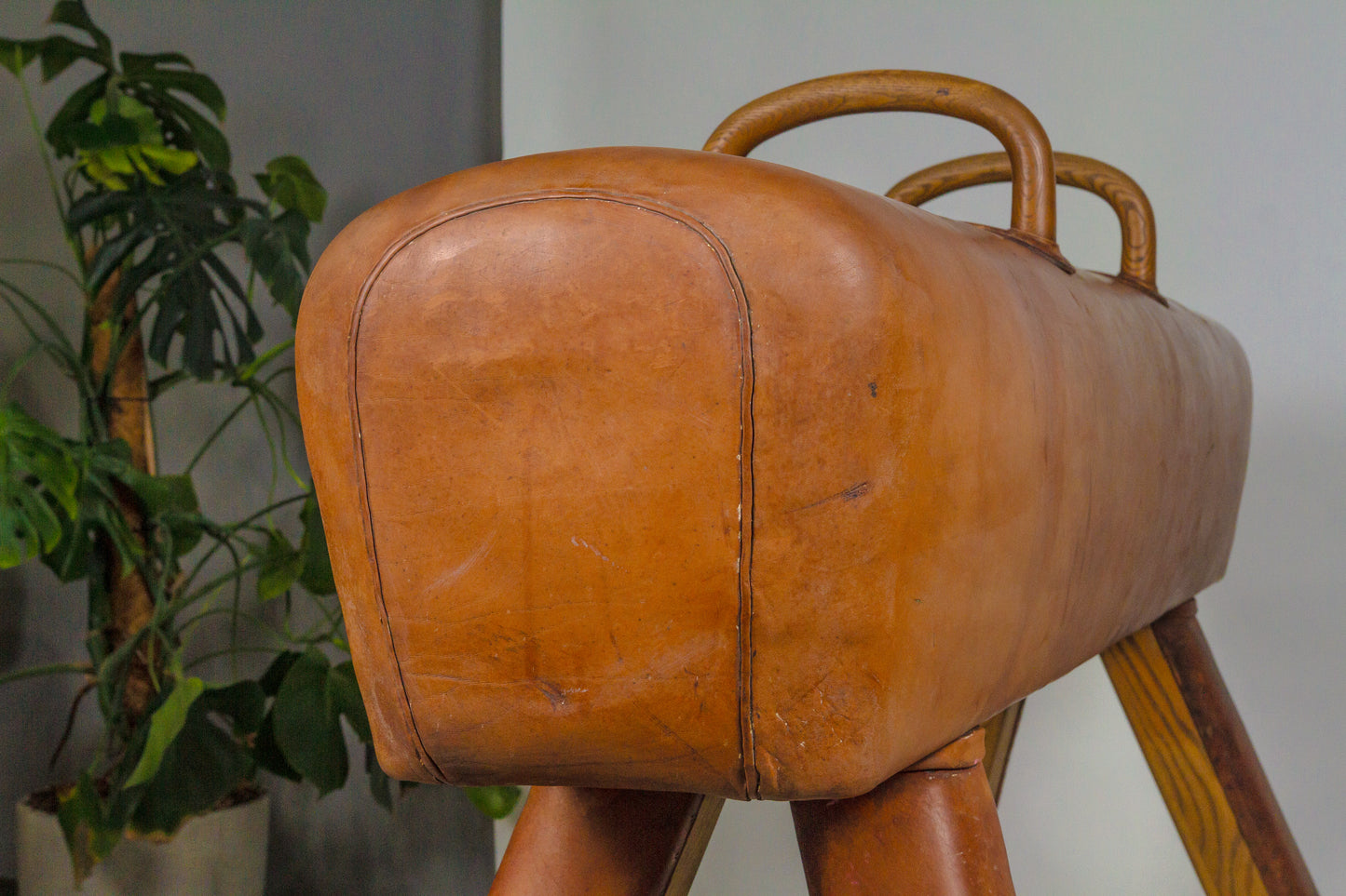 Vintage 1930s Leather Gym Bench with handels – Restored Pommel Horse from Czechoslovakia