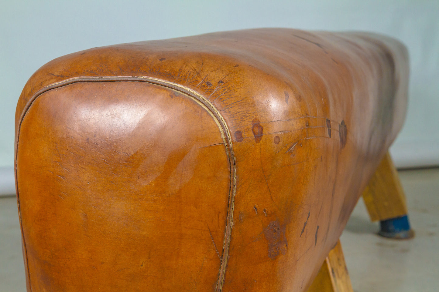 Vintage 1930s Leather Gym Bench with handels – Restored Pommel Horse from Czechoslovakia
