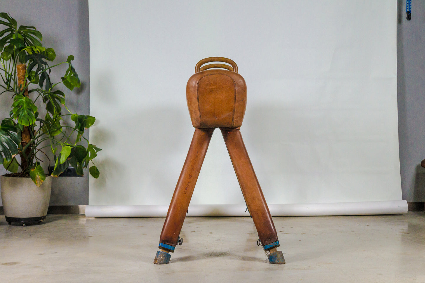Vintage 1930s Leather Gym Bench with handels – Restored Pommel Horse from Czechoslovakia